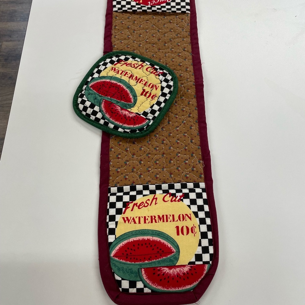 Oven Mitt Set with burgundy trim
